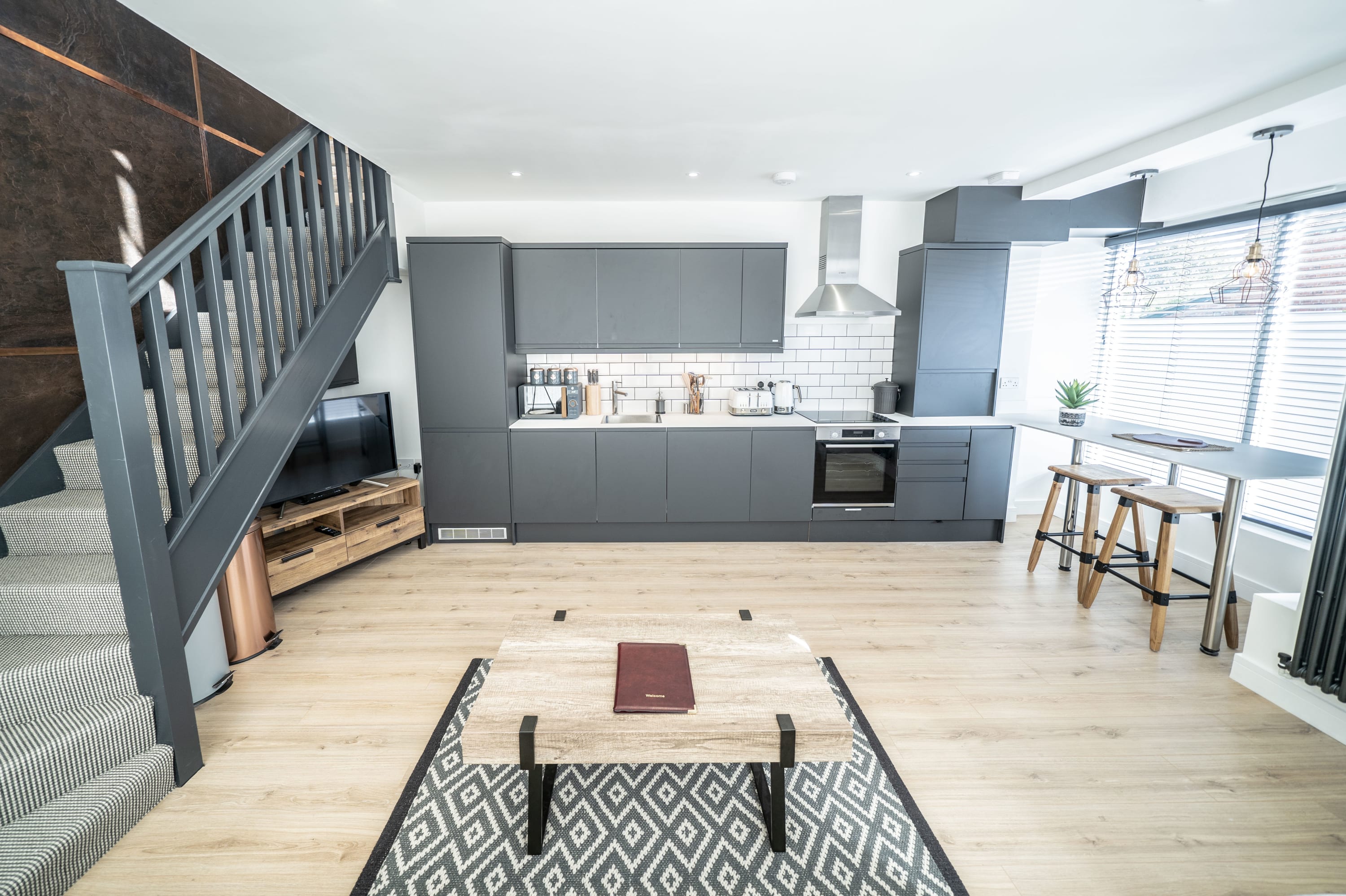 ** 1 Ashbrook Windmill - Luxury split level 1 bedroom flat ** in Windmill Road 107 OX3 7BT - Property image 4 - VivreStays