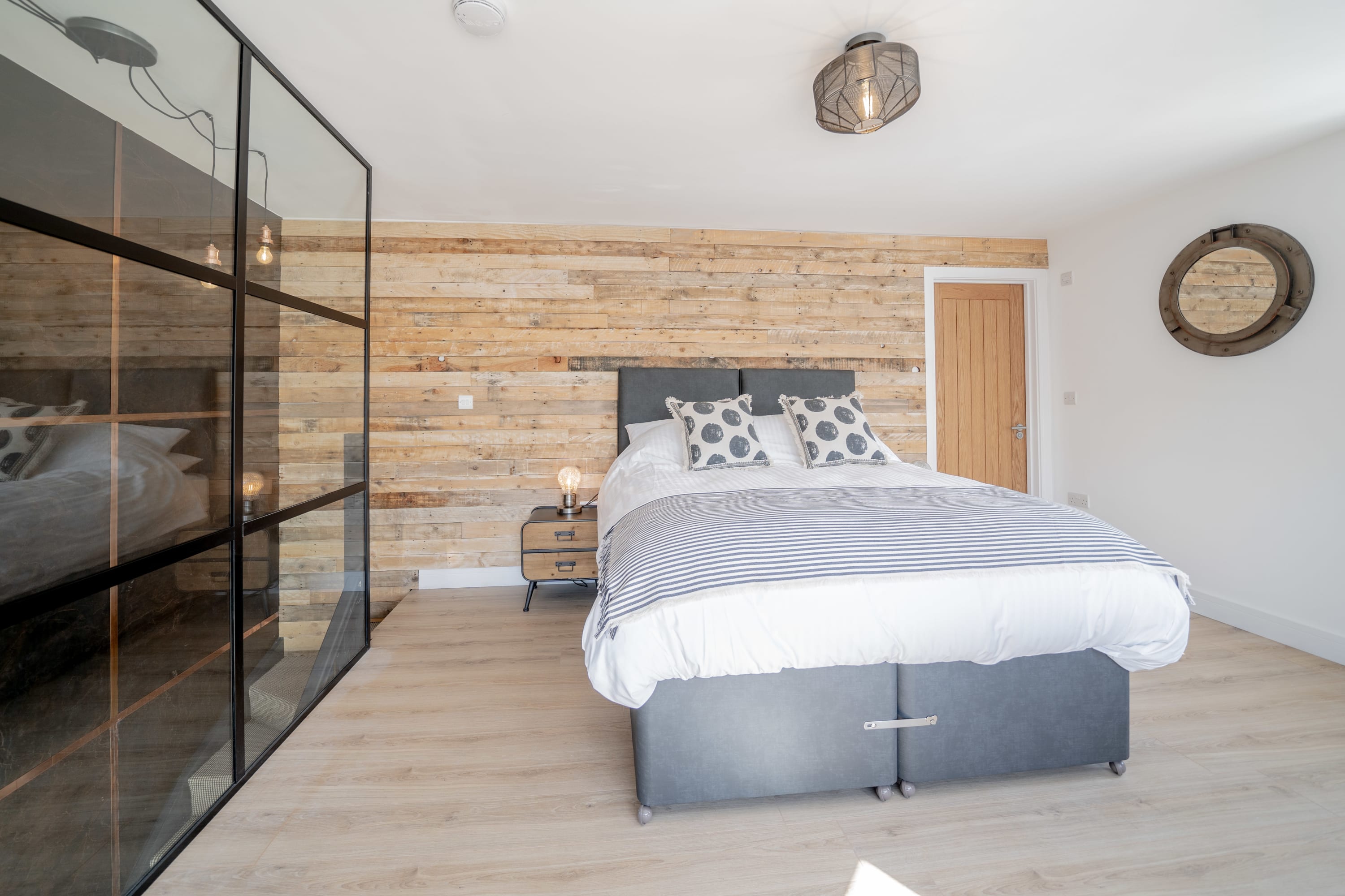** 1 Ashbrook Windmill - Luxury split level 1 bedroom flat ** in Windmill Road 107 OX3 7BT - Property image 15 - VivreStays