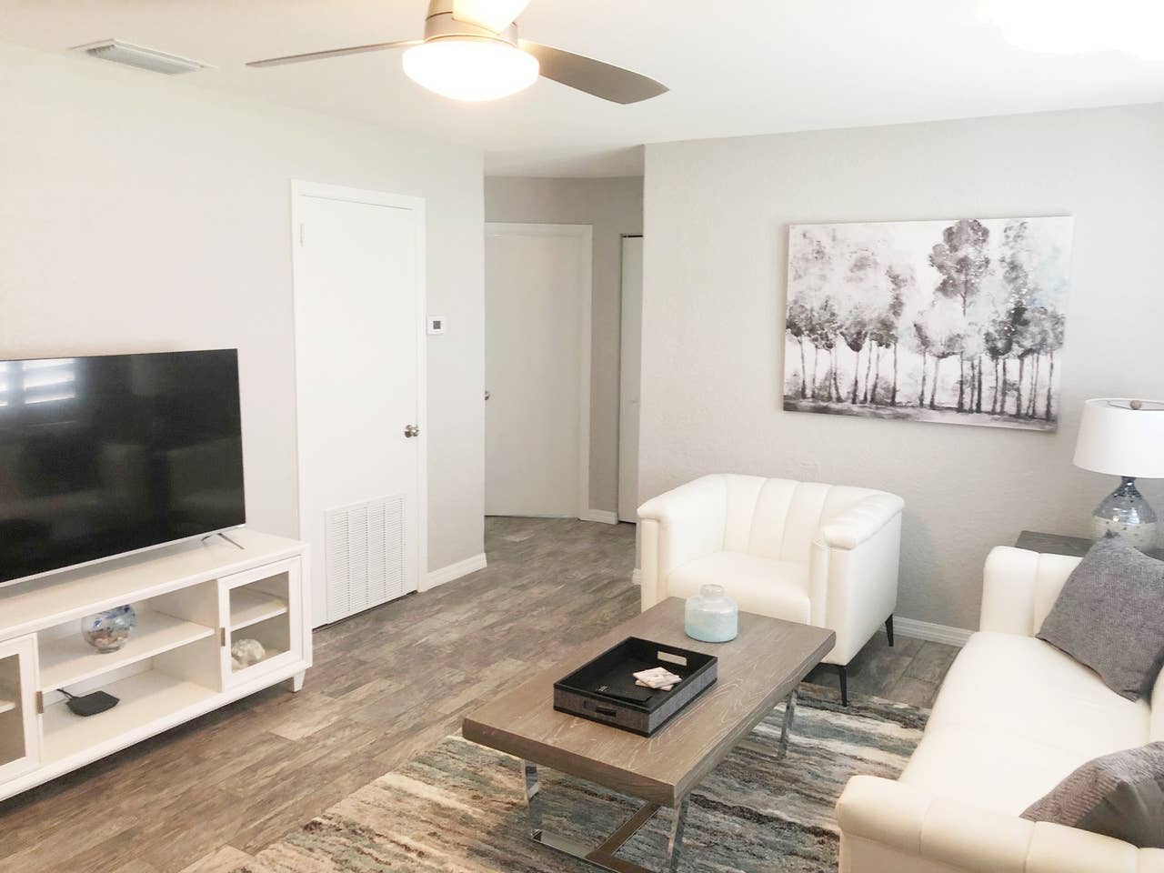 Newly Renovated - Modern Apartment - 1 of 4