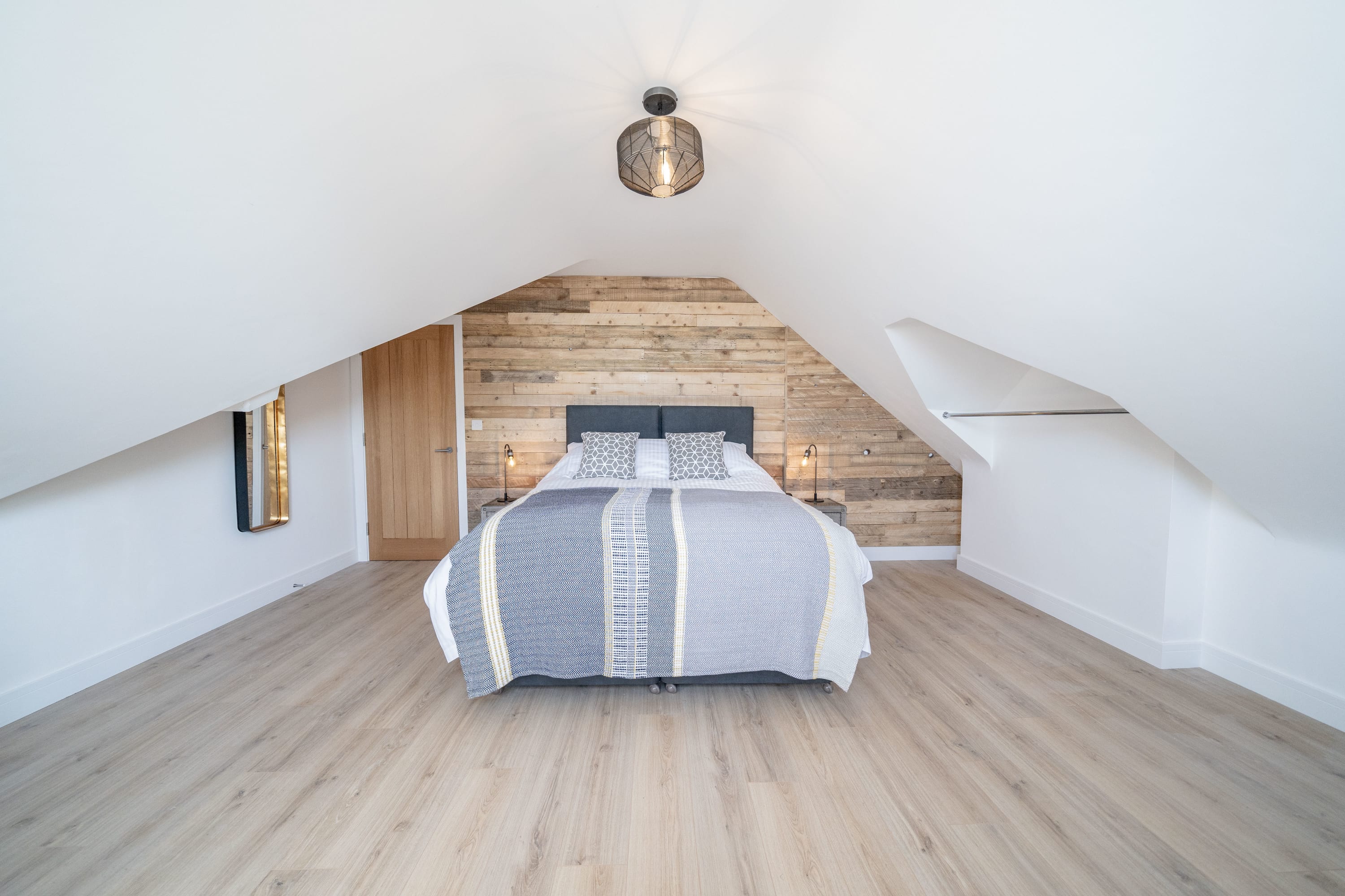 ** 4 Ashbrook Windmill - Luxury second floor 2 bedroom flat ** in Windmill Road 107 OX3 7BT - Property image 2 - VivreStays