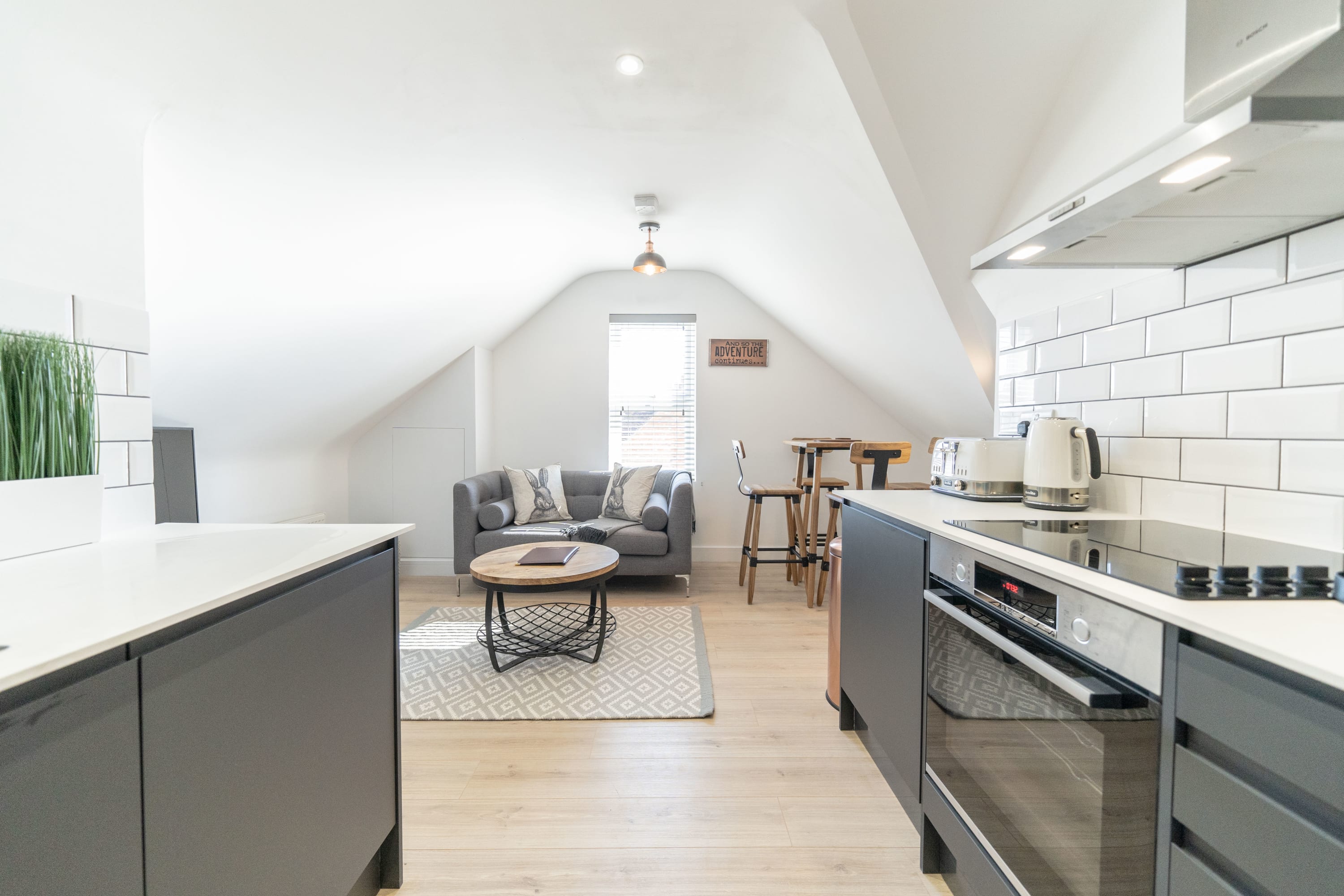 ** 4 Ashbrook Windmill - Luxury second floor 2 bedroom flat ** in Windmill Road 107 OX3 7BT - Property image 5 - VivreStays