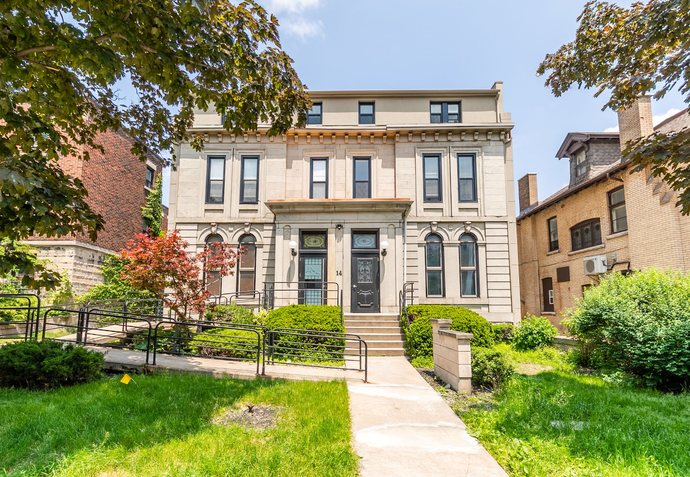 1BR Boutique Condo with PRIME Walk Score