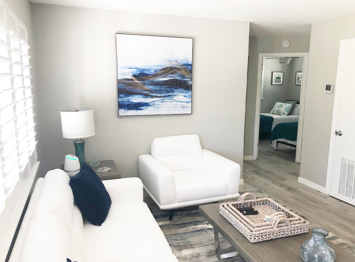 Newly Renovated - Modern Apartment - 2 of 4