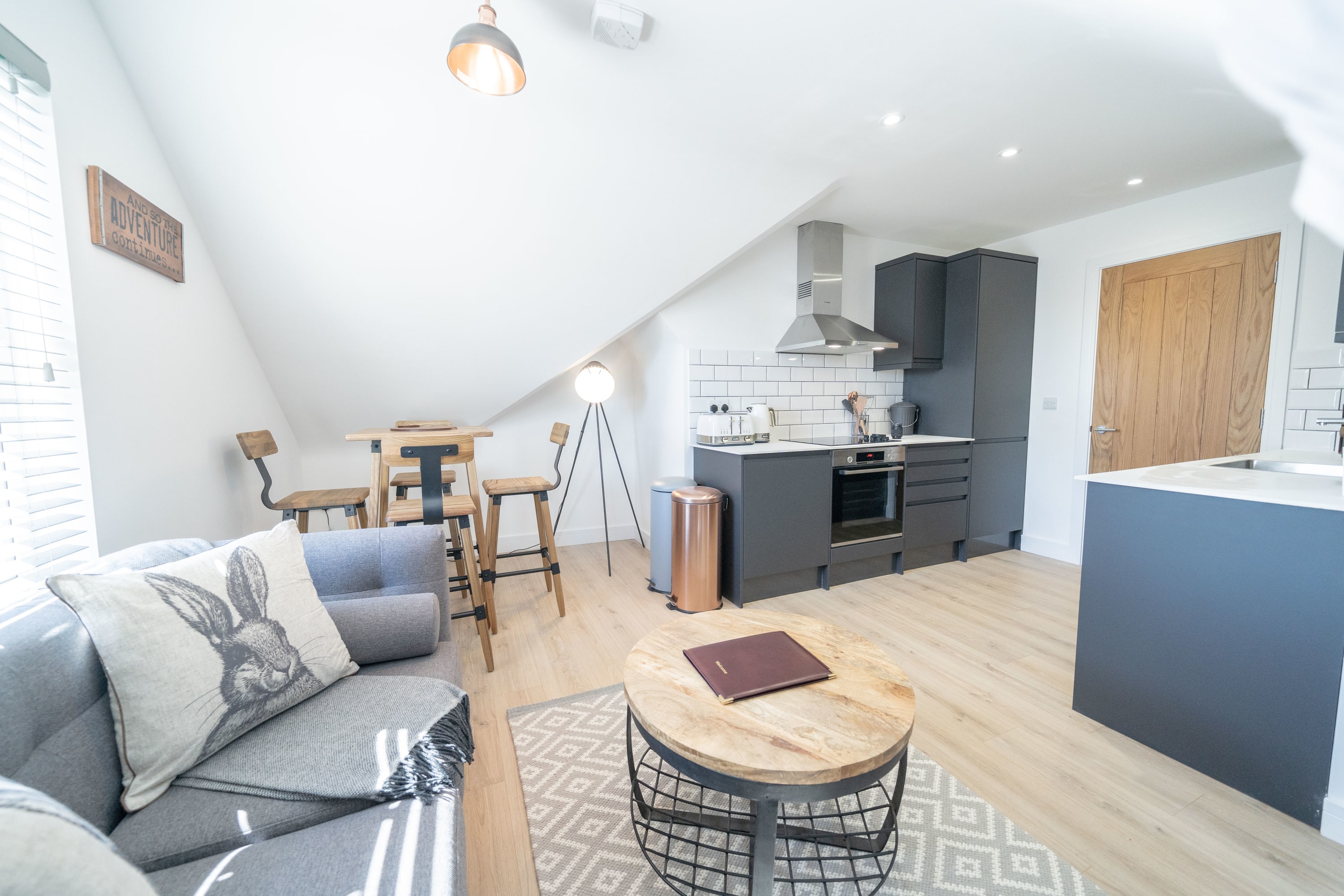 ** 4 Ashbrook Windmill - Luxury second floor 2 bedroom flat ** in Windmill Road 107 OX3 7BT - Property image 7 - VivreStays