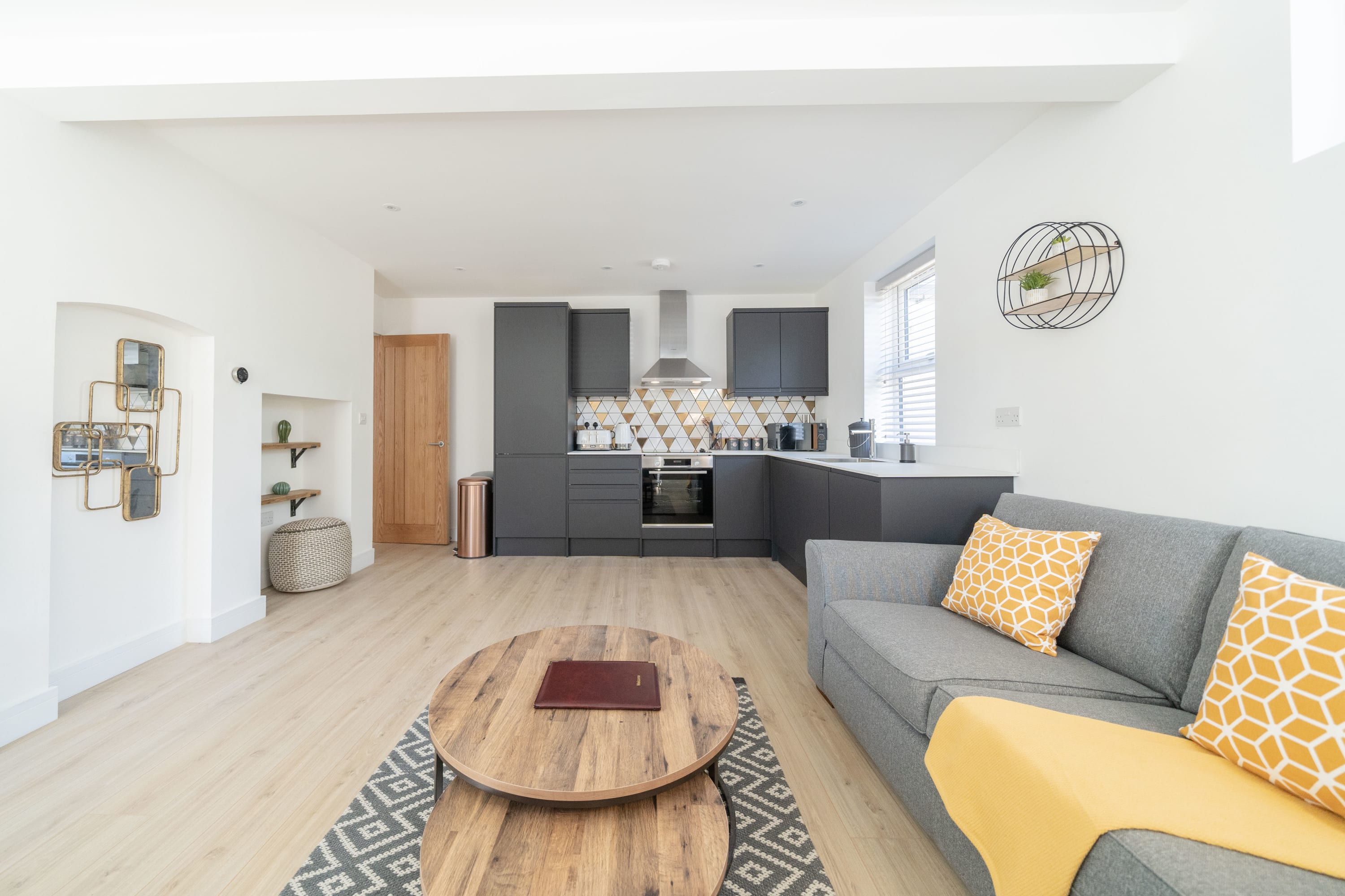 ** 2 Ashbrook Windmill - Luxury ground floor 1 bedroom flat **** in Windmill Road 107 OX3 7BT - Property image 9 - VivreStays