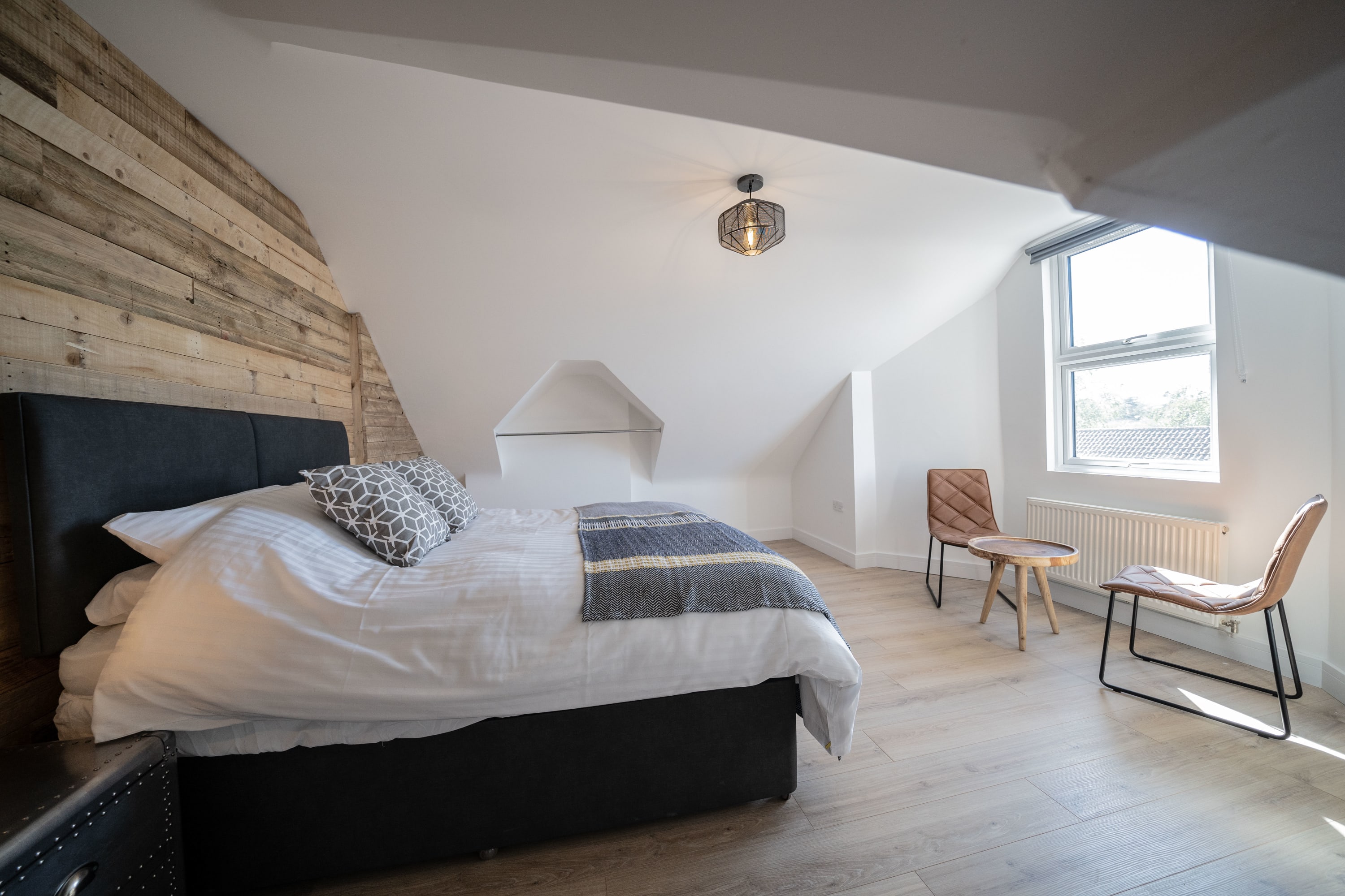 ** 4 Ashbrook Windmill - Luxury second floor 2 bedroom flat ** in Windmill Road 107 OX3 7BT - Property image 3 - VivreStays
