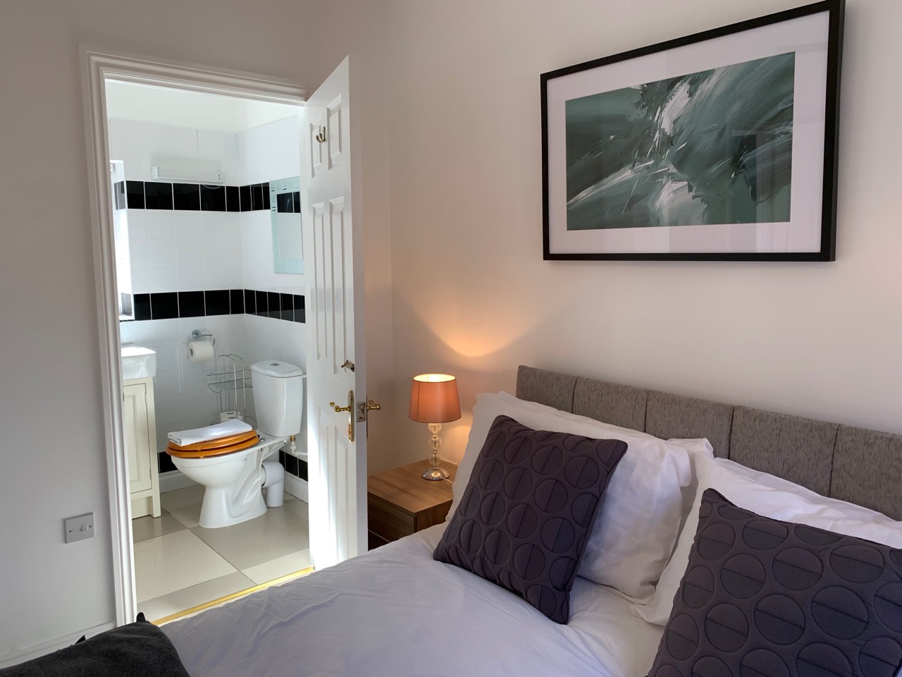 Ashbrook Lewis a two bedroom, two bathroom cottage, Harwell Campus in Limetrees 1 OX11 0HW - Property image 7 - VivreStays