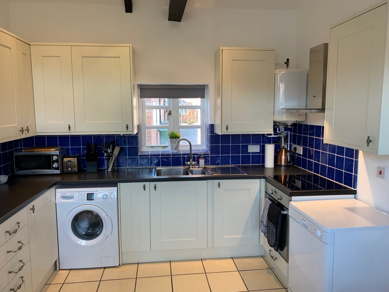Ashbrook Lewis a two bedroom, two bathroom cottage, Harwell Campus in Limetrees 1 OX11 0HW - Property image 11 - VivreStays