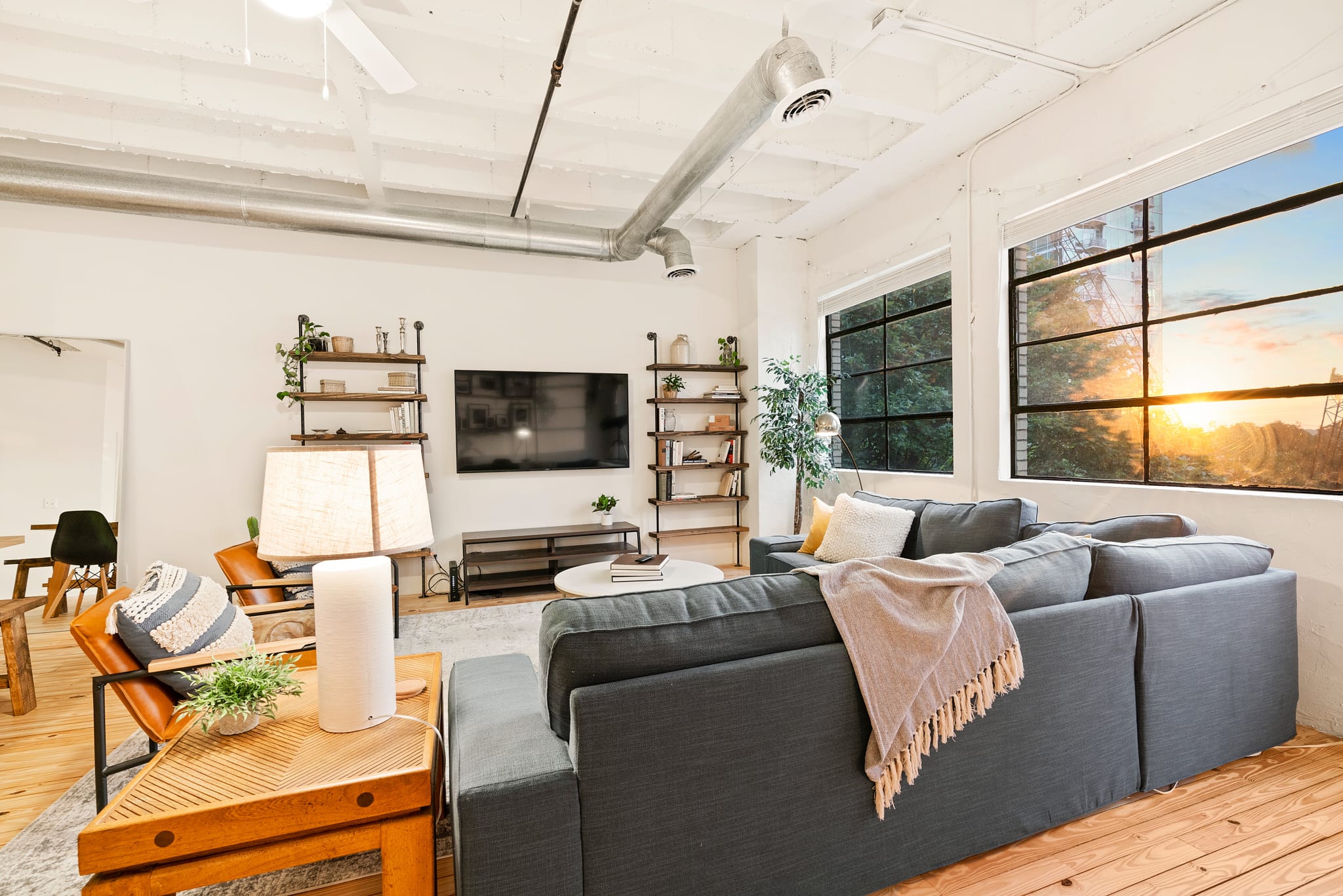 Charming One-of-a-Kind 2BD 2BA Loft! - Foto 1