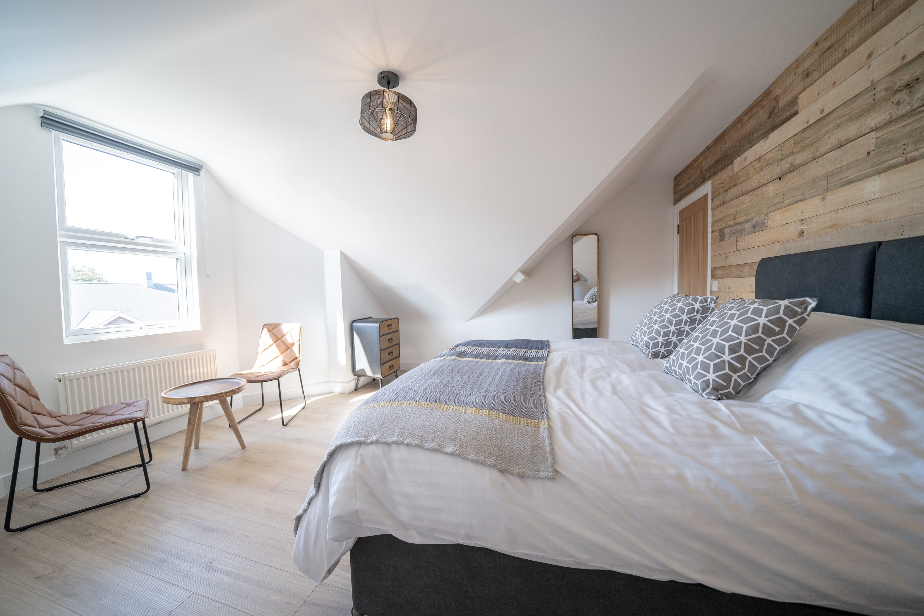 ** 4 Ashbrook Windmill - Luxury second floor 2 bedroom flat ** in Windmill Road 107 OX3 7BT - Property image 4 - VivreStays