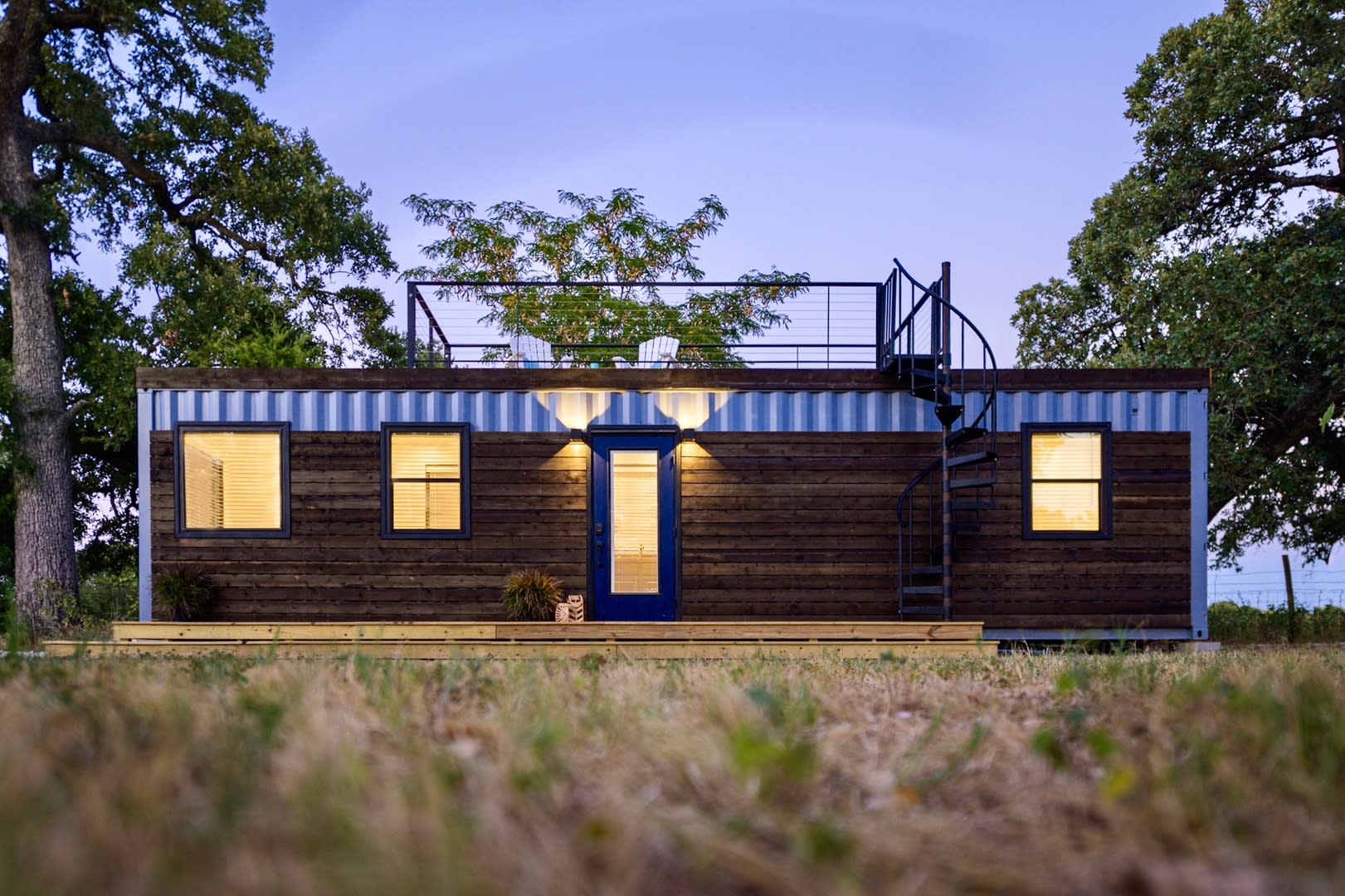 "The Shoreline" Container Tiny Home 12 min to Magnolia/Baylor — Waco, TX — vacation rental