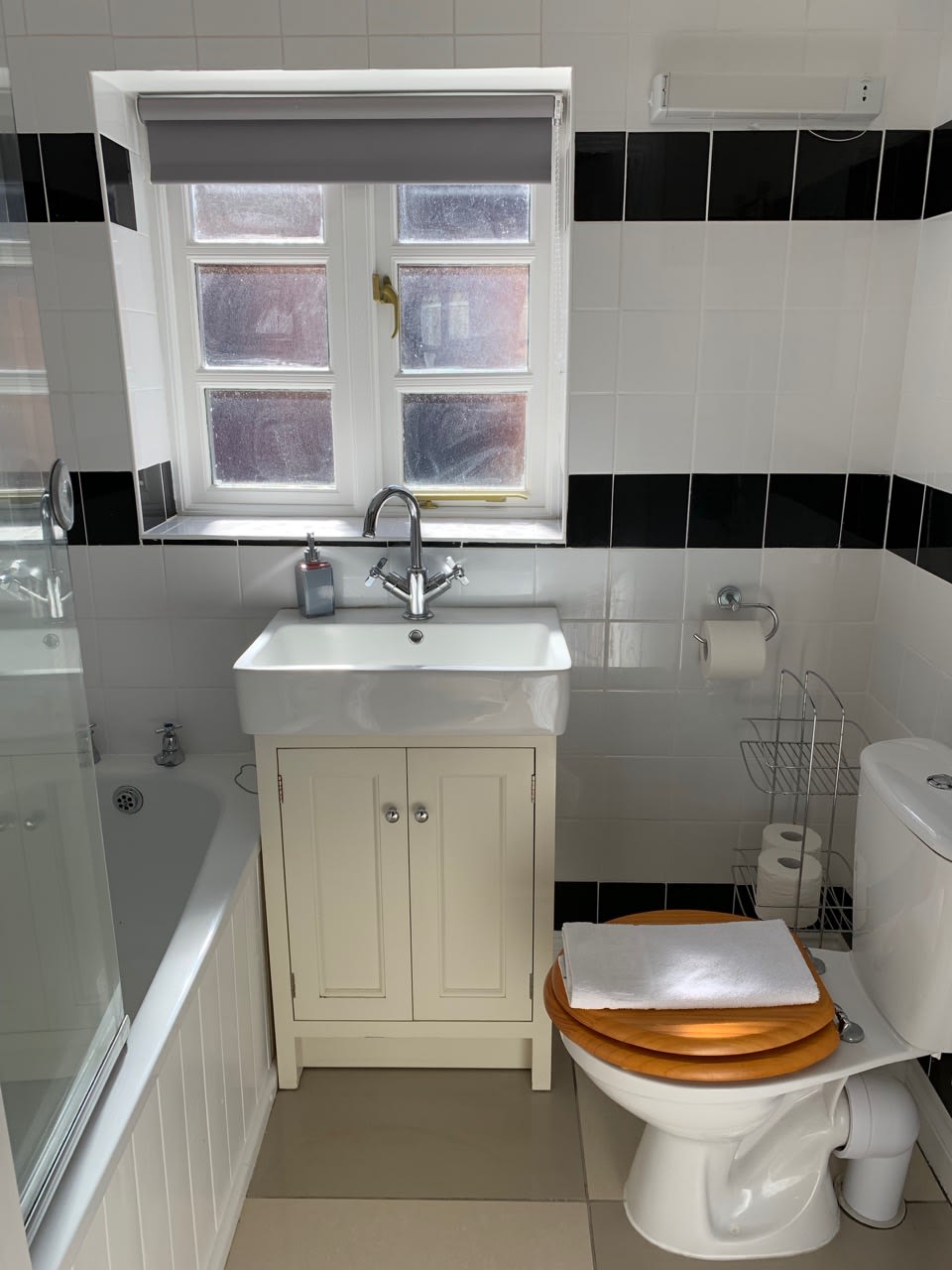 Ashbrook Lewis a two bedroom, two bathroom cottage, Harwell Campus in Limetrees 1 OX11 0HW - Property image 8 - VivreStays