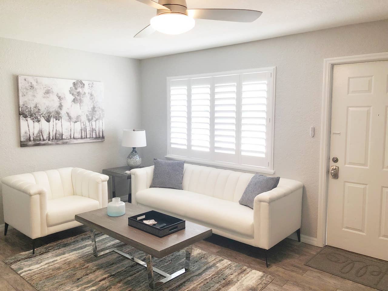 Newly Renovated - Modern Apartment - 1 of 4