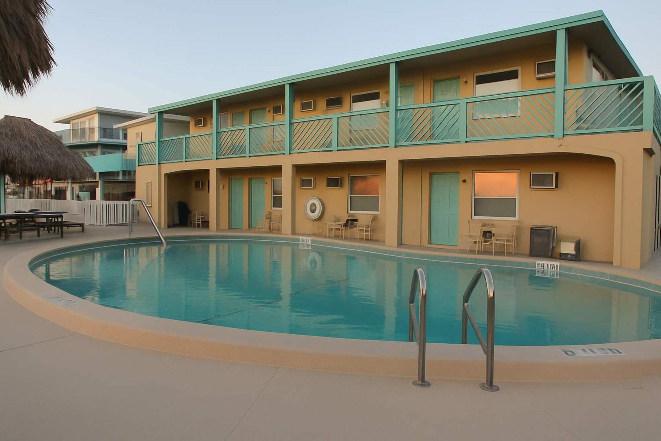 Charming Gulf front condo with views of Belleair Beach outdoor pool central AC