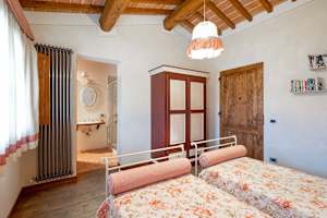 7 bedroom Tuscany villa