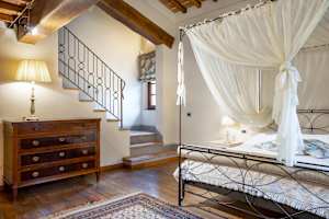 7 bedroom Tuscany villa