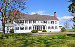 Historic riverfront farm 700 acres,  pool, private lakes, dock