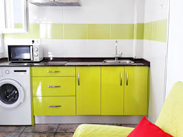 Apartamento con terraza y vistas al mar, ideal para familias cerca de la playa - image 4