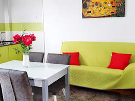 Apartamento con terraza y vistas al mar, ideal para familias cerca de la playa - image 1