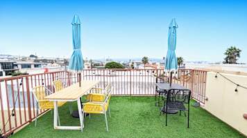 Ocean View Hot Tub Luxe House Steps to Sand — Hermosa Beach, CA — vacation rental