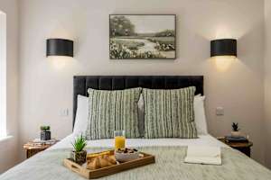 Luxurious Seaside Retreat with Balcony