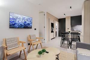 Luxury 1BR Flat for 3 guest Pool and Gym Access