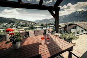 Stylish Lakeview Apartment, Balcony & Free Parking