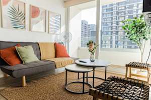 Modern 1BR Flat in Nunoa | Chic and Local Charm