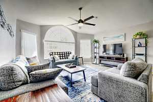 Close to Disney! Spacious Condo W/ Pool