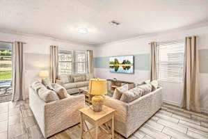 Spacious Davenport Villa: 9BR, Pool, Sleeps 22