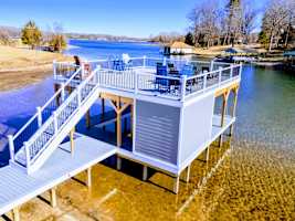 Lakefront Luxury - NEW 6BR, Lake Anna, Dock, Games — Mineral, VA — vacation rental