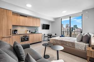City views | private balcony, rooftop pool & gym — Miami stay