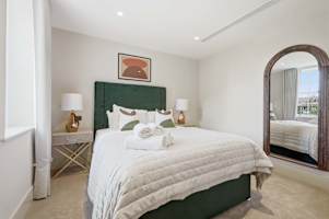 Cheyne Orchard l Luxury Chelsea Retreat with Thames Views photo 6