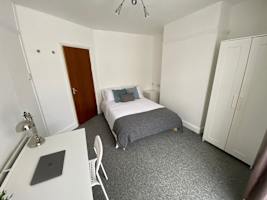 Bedroom Home in Cambridge photo 4