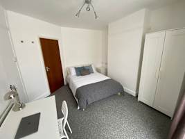 Bedroom Home in Cambridge photo 3