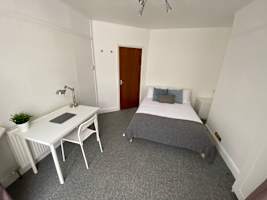 Bedroom Home in Cambridge photo 2
