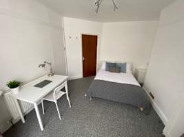 Bedroom Home in Cambridge photo 6
