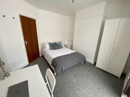 Bedroom Home in Cambridge photo 5