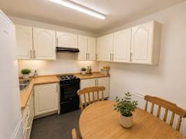 Spacious 4 Bedroom Home in Cambridge photo 3
