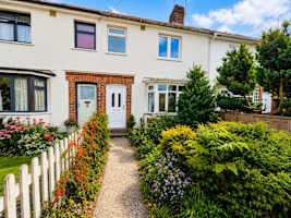 Spacious 4 Bedroom Home in Cambridge photo 1