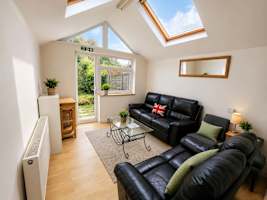Spacious 4 Bedroom Home in Cambridge photo 5