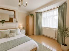 Spacious 4 Bedroom Home in Cambridge photo 2
