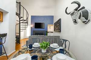 Chic 4BR Loft in Austin for 12 Guest