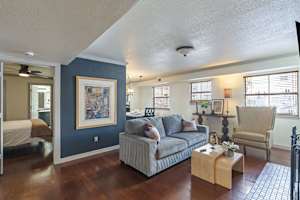 Stylish 3BR Loft in Austin with Balcony