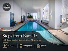 Downtown Miami studio with a private sleeping alcove: rooftop pool, skyline views, steps from Kaseya Center — Miami stay