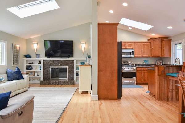 Photo 8 of Del Mar #20011 - Walkable to beaches. Hot Tub and Dog Friendly!