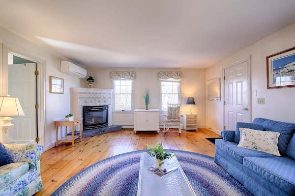 Photo 5 of Del Mar #16685 - Walk to Main St and Oyster Pond in Chatham!