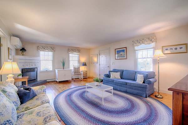 Photo 9 of Del Mar #16685 - Walk to Main St and Oyster Pond in Chatham!