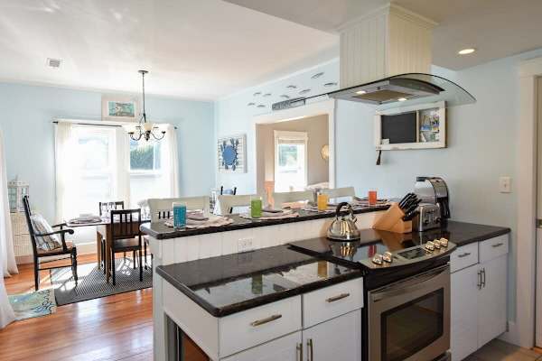 Photo 3 of Del Mar #19920 - Walk to Nantucket Sound Beaches!