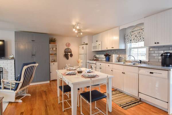 Photo 5 of Del Mar #19921 - 1/2 Mile to Nantucket Sound Beaches!